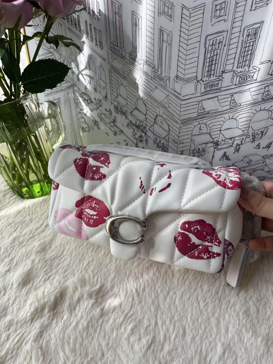 Coach kiss kiss quilted tabby 20